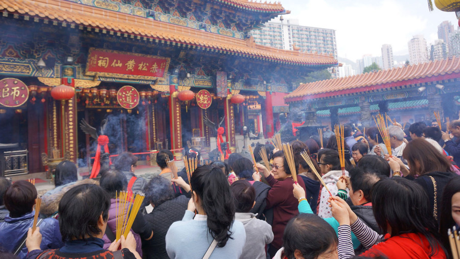 Locals& Tourists Offer Prayers at the Temple