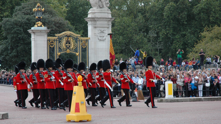 Guard changing ceremony at the Buckingham Palace