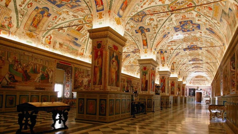 Visit the Awe-Striking Vatican Museum