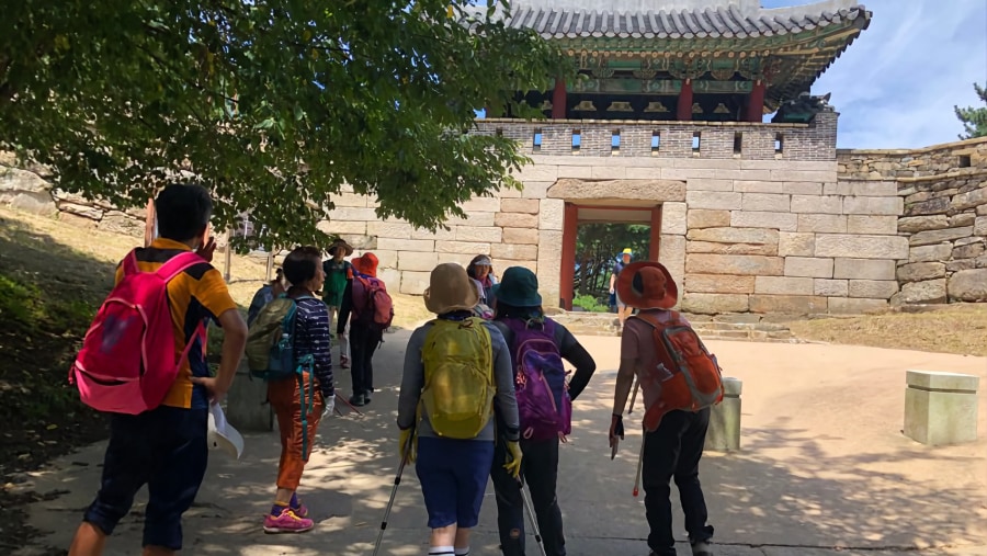 Hikers in front of the fortress gate.