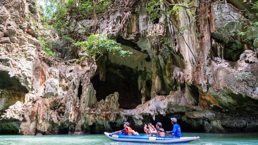 Kayaking at the Rock Cliffs