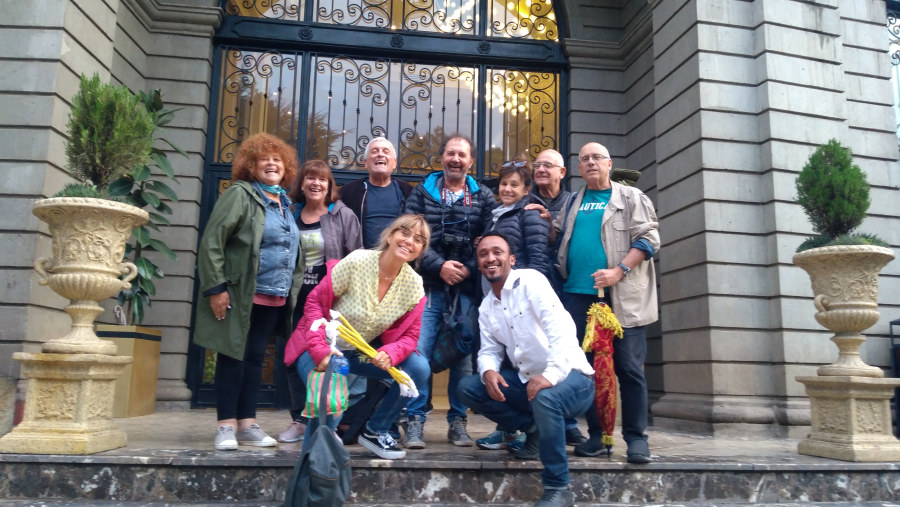 Group Photo with the tourists