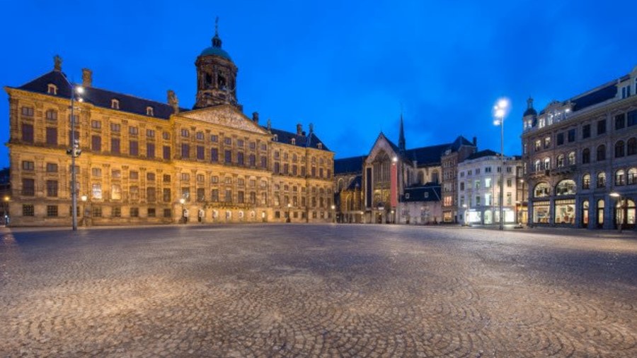 Stroll through Dam Square