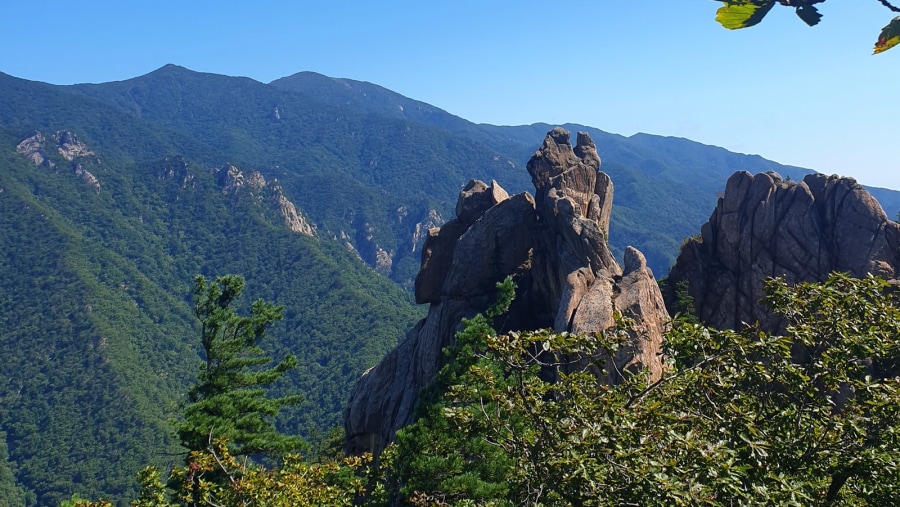 Overview of Seoraksan from the peak