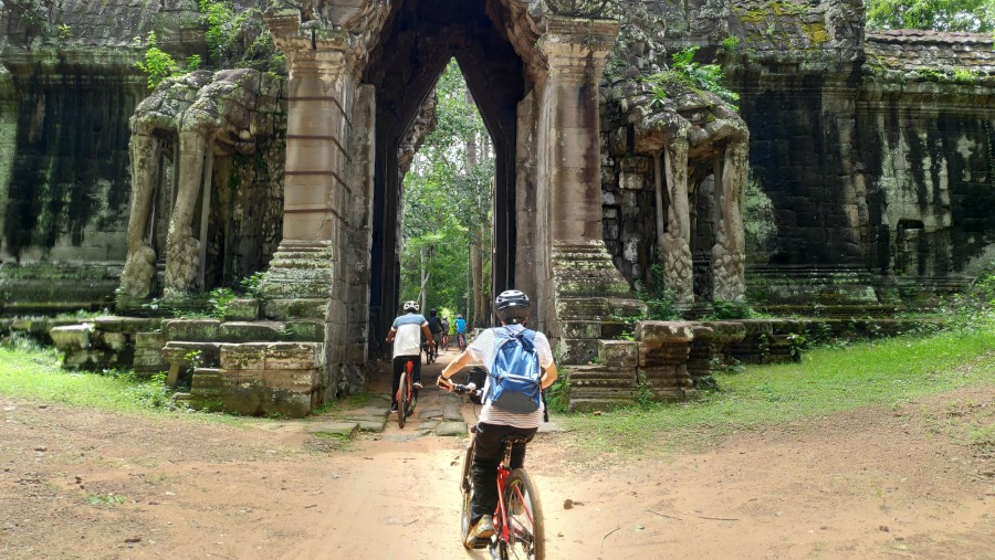 Admire the Angkor Thom City