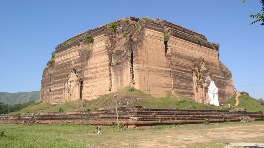 Marvel at the Mingun Pahtodawgyi in Mingun