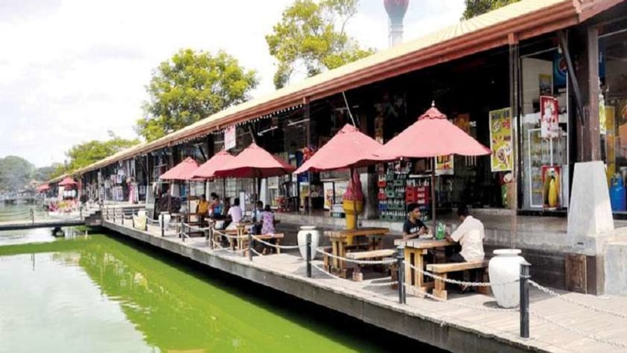 Pettah Floating Market