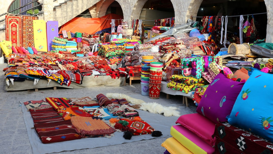 Go shopping at the traditional market