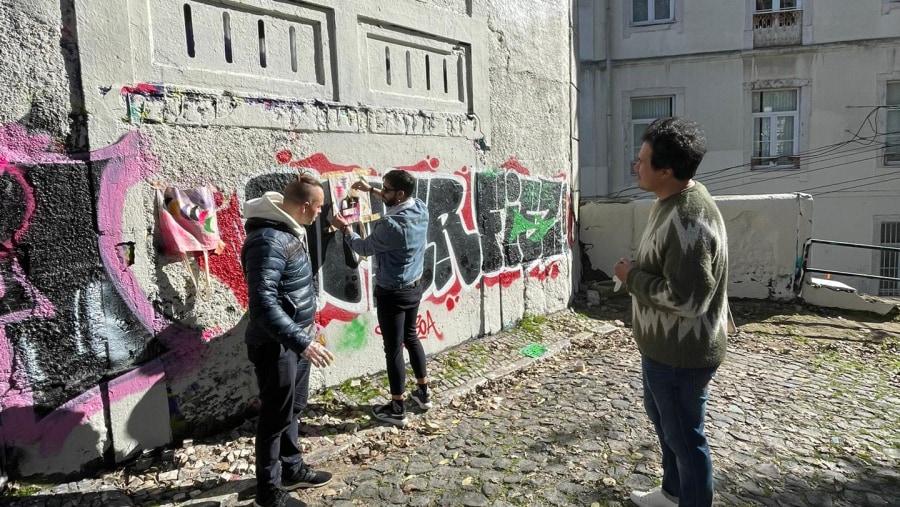 Travelers performing street art