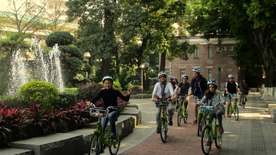 Ride along the lush Donghaochong Canal