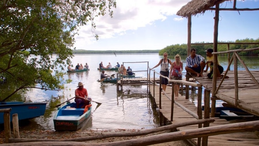 Tourists enjoying the tour at Laguna Guanaroca
