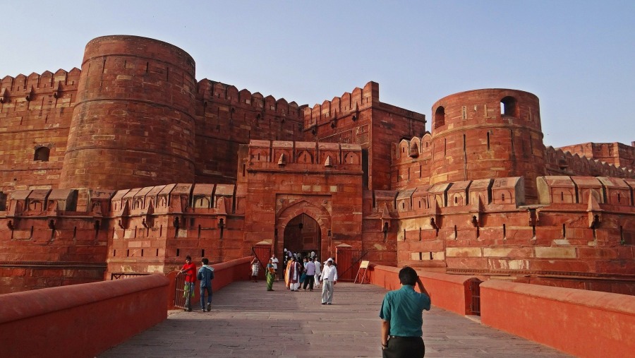 Explore Agra Fort, built by Akbar in 1565