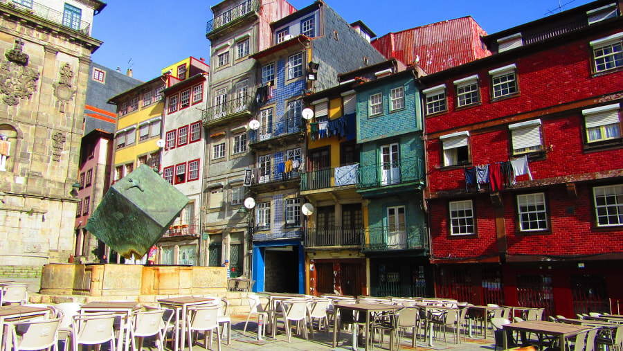 Explore the Ribeira Square