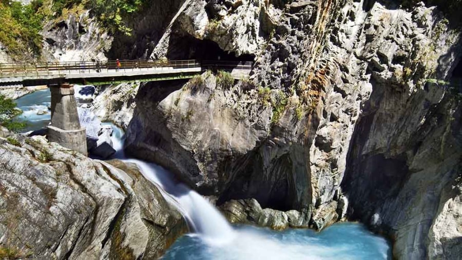 Admire Taroko Gorge