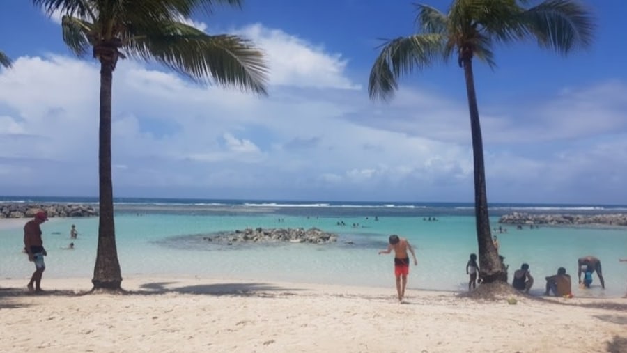 Get transferred to the Sainte-Anne Beach