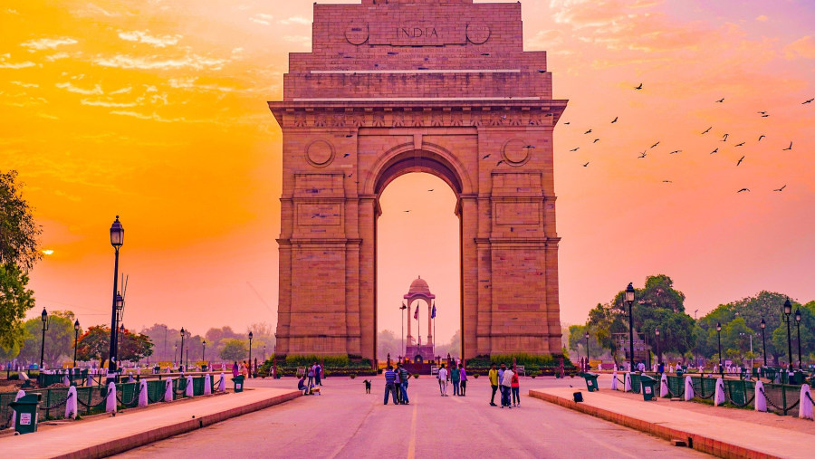 See the magnificent India Gate in Delhi