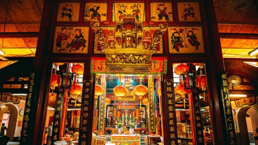 Visit the Sin Sze Si Ya Temple in Kuala Lumpur