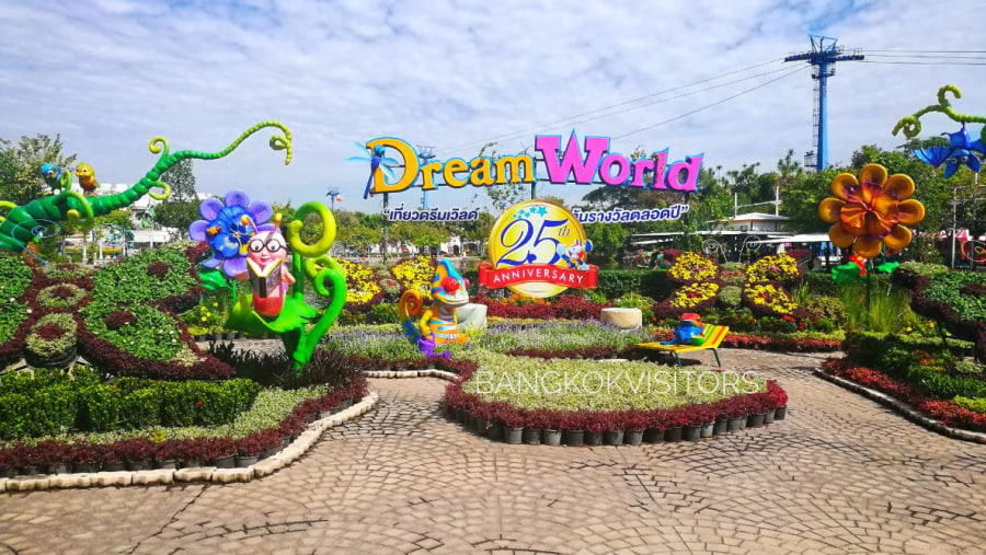 DREAM WORLD Bangkok FULL TOUR!  BEST VALUE Theme Park in Thailand