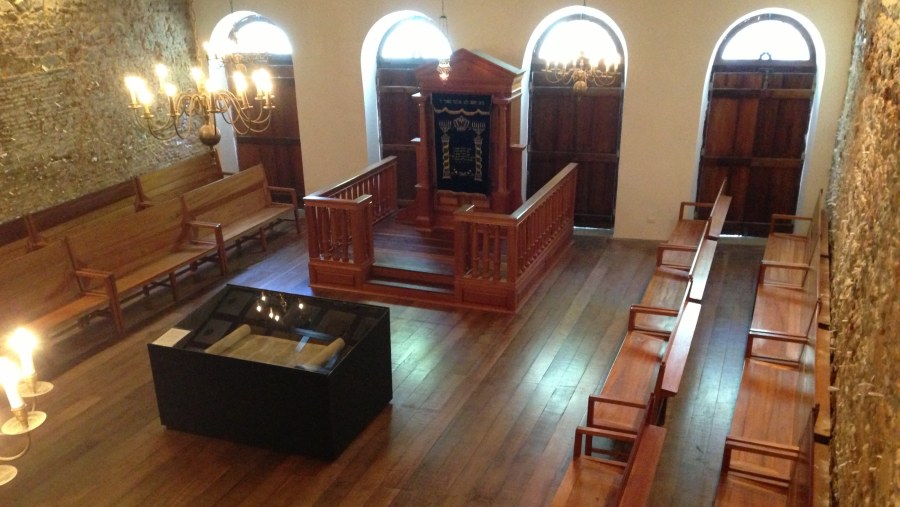 Synagogue Kahal Zur Israel