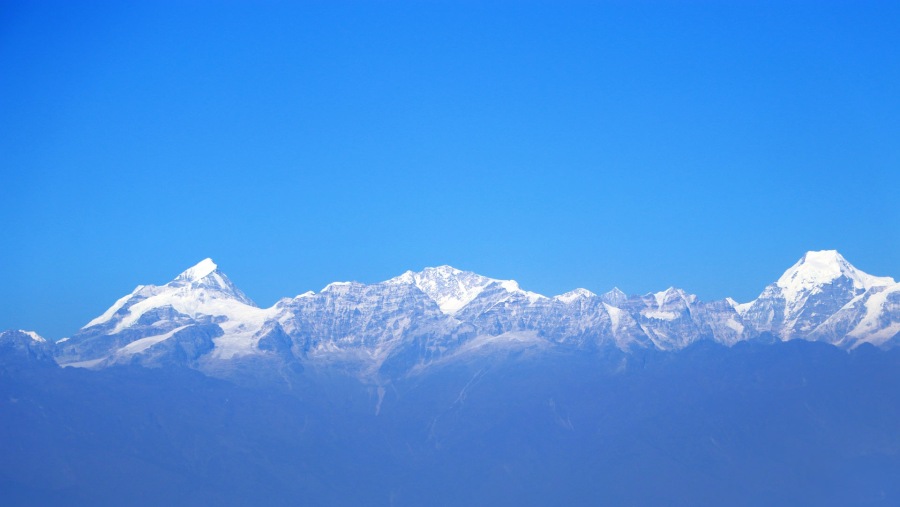 Admire the view of mountains while travelling from Kathmandu to Nagarkot