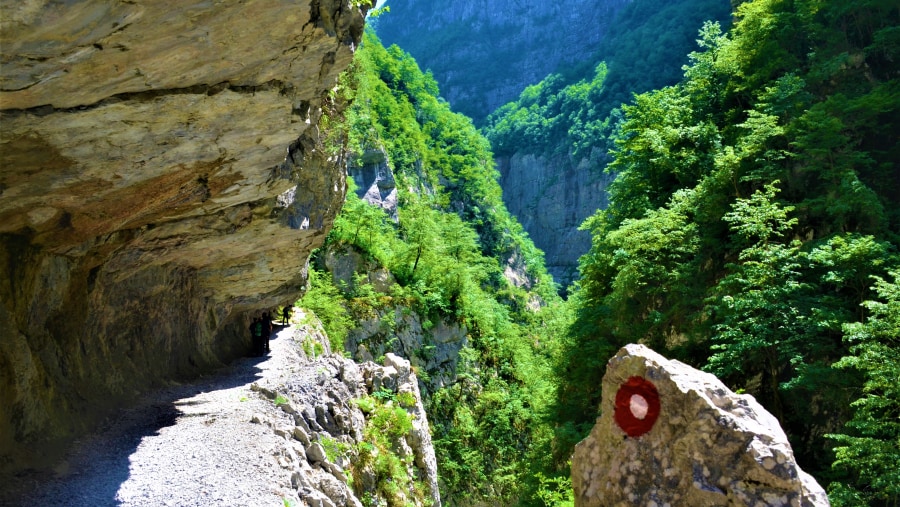 Mrtvica Hiking Tour - cliffs - Monte Mare Travel