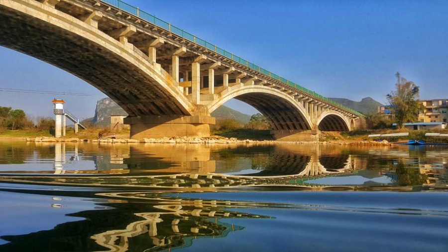 Arch bridge across Li River