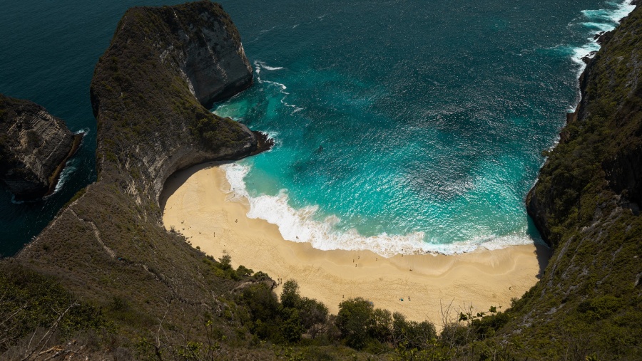 Visit the Paluang Cliff Viewpoint in Nusa Penida