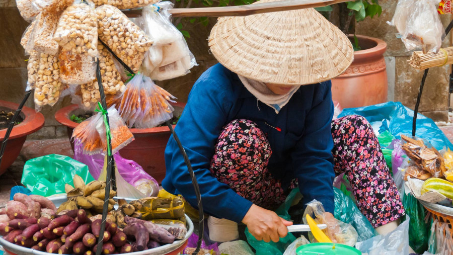 Market Tour in Hanoi