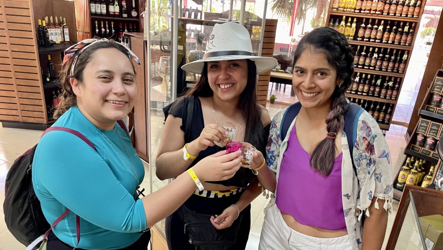 Tourists in Varadero trying the chocolate