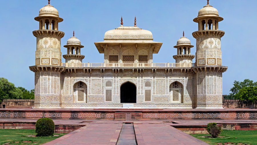 Witness the beauty of the Baby Taj - Tomb of I'tim?d-ud-Daulah in Agra, India