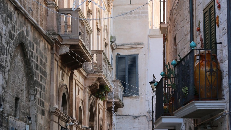 Bari's Narrow Alleys