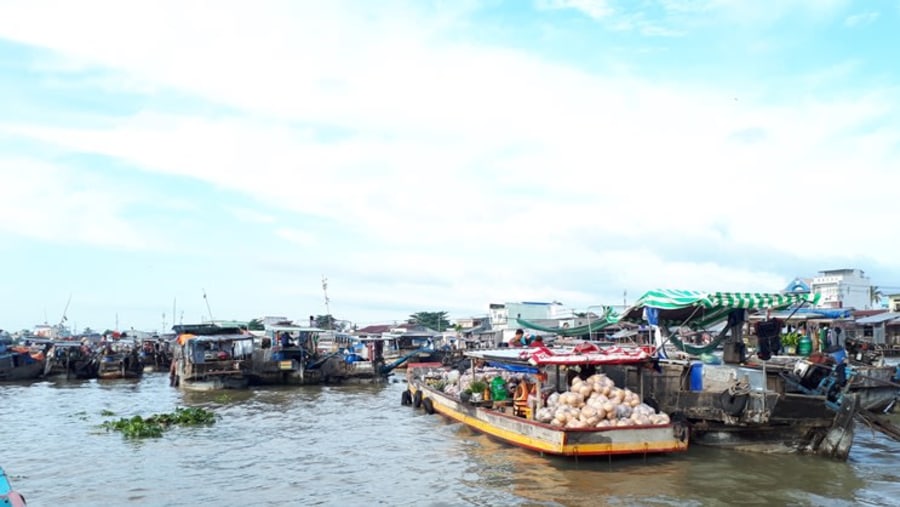 Cairang Floating Market