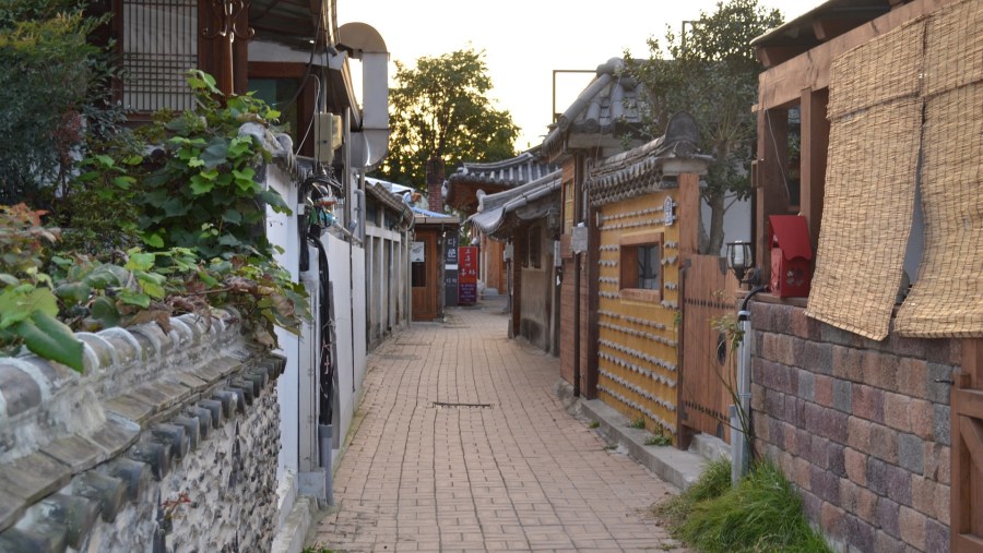 Hit the streets of Hanok