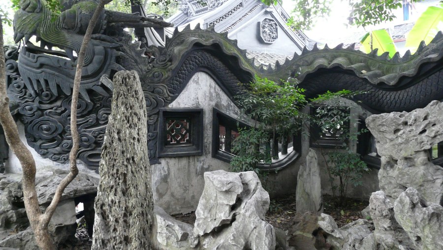 Admire the Yu Yuan Garden