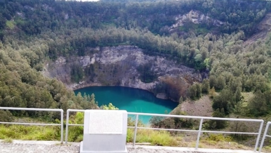 Kelimutu: Tiwu Ata Polo (gathering place of the spirit of old and wise people)