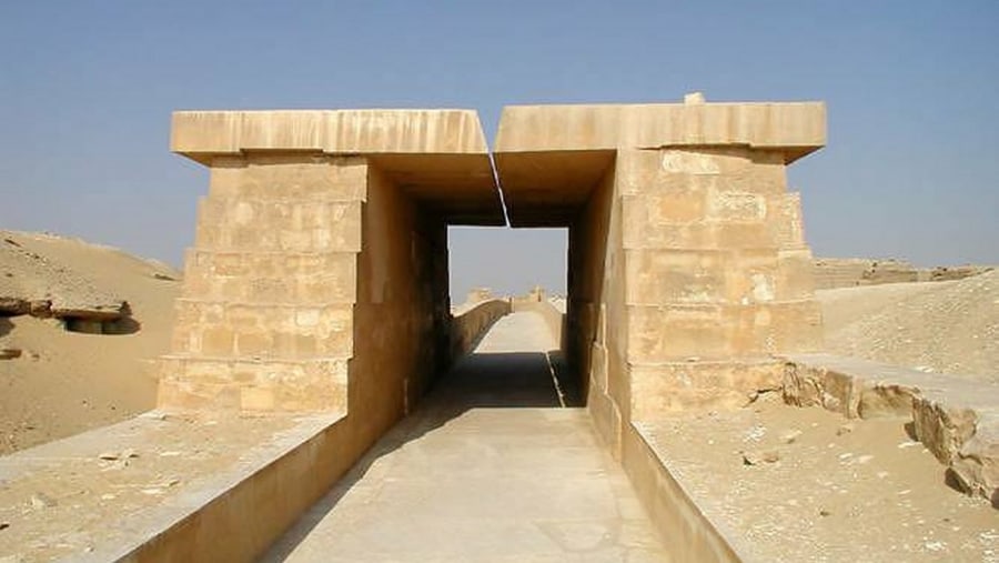 Walk through the Great Pyramid Causeway