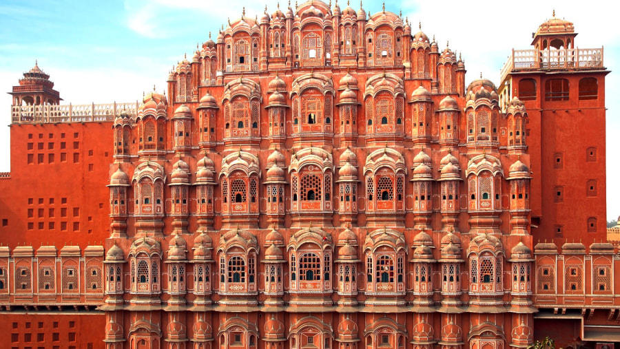 Visit the enigmatic Hawa Mahal in Jaipur, India