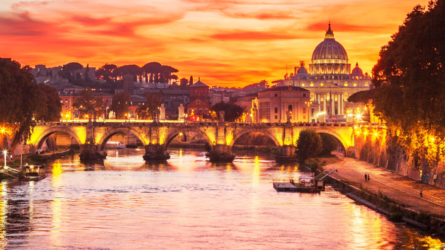 Tour of Rome at night