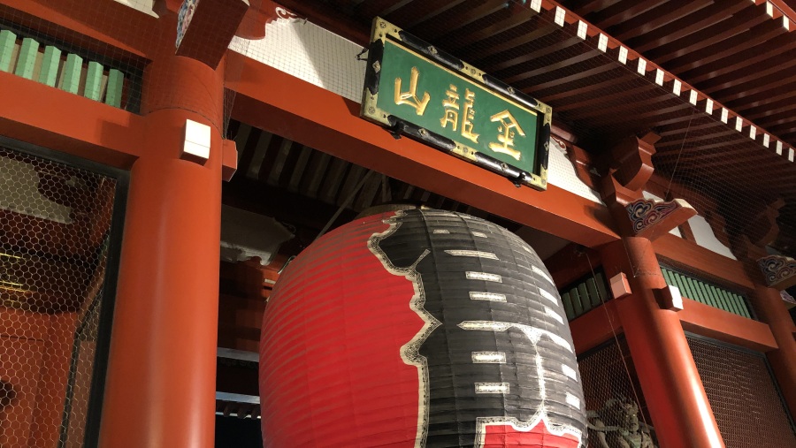 Admire the Asakusa Sensoji temple