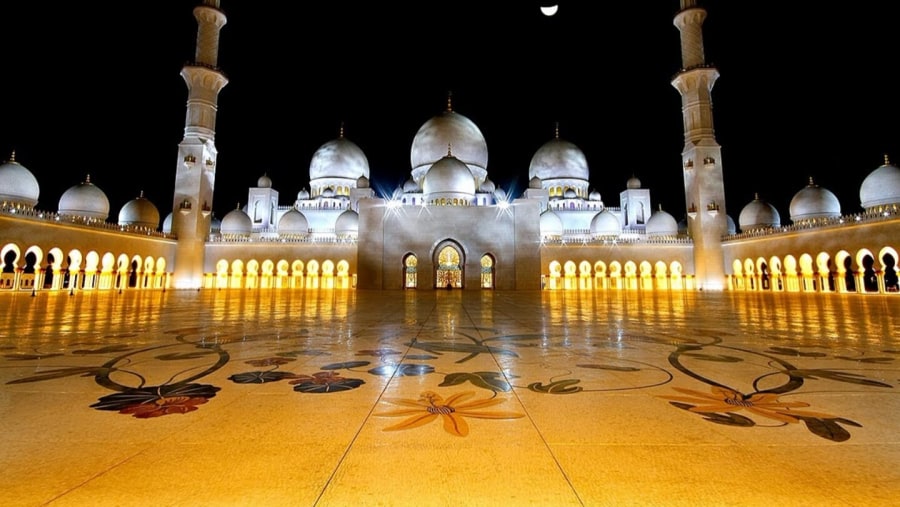 Sheikh Zayed Grand Mosque at night