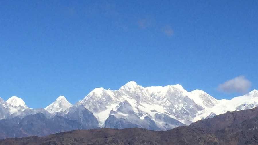 Flying over Everest on Helicopterpter