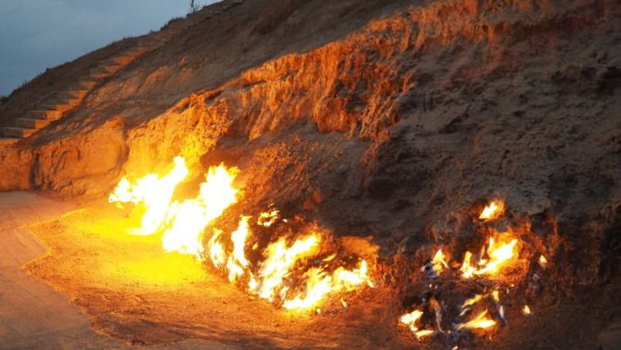 Yanar Dag at night (burning mountain)