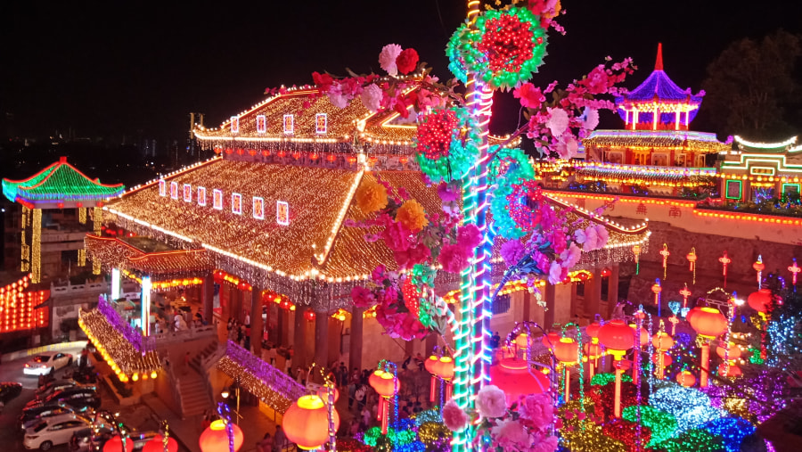 Admire the Kek Lok Si Temple