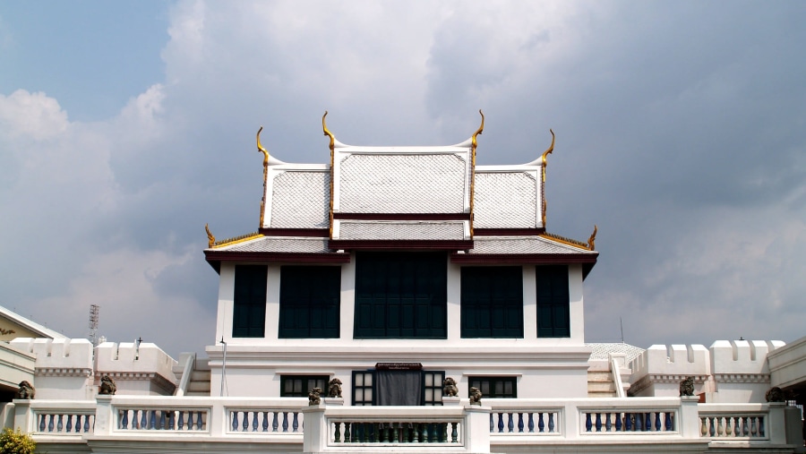 Go to the Grand Wat Palace