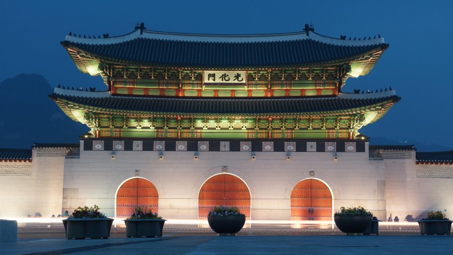 Admire the Gyeongbok Palace