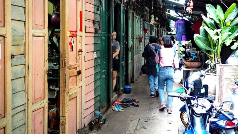 Walk through the Chinatown