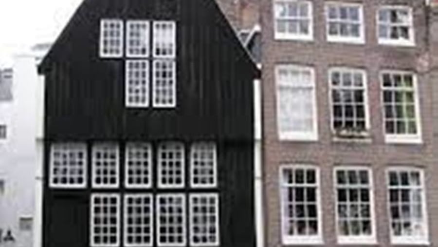 The oldest house in Amsterdam (from 1420 )