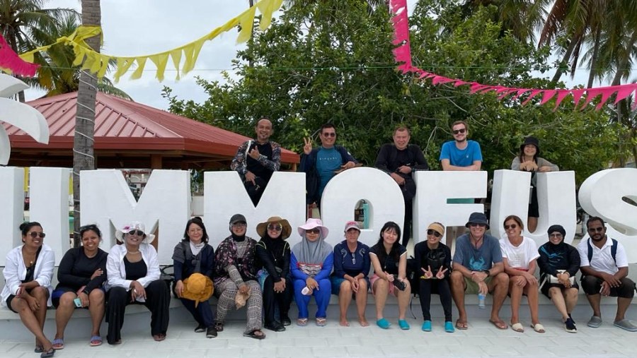 Travellers at Himmafushi