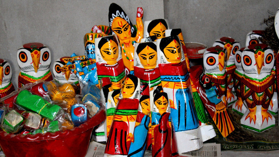 Wooden dolls of Natungram