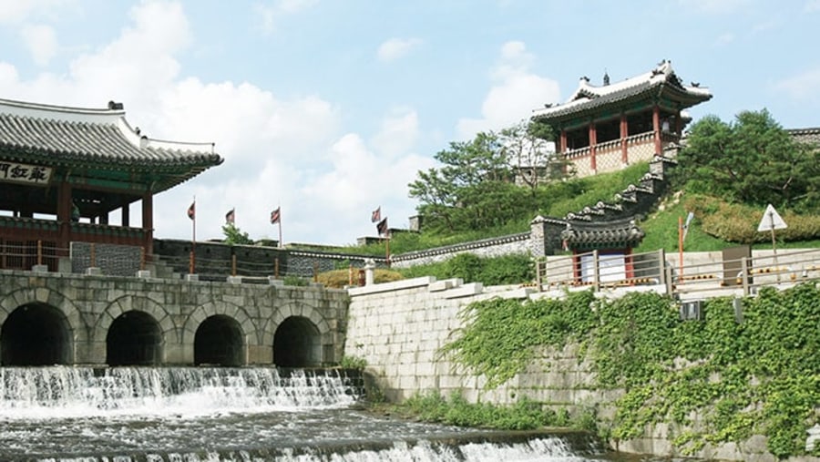 Hwahong Gate